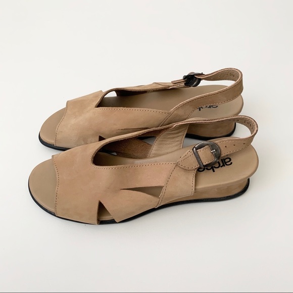 ARCHE Beige/Tan Leather Sandal w/ Wedge Heel Sz 36 - Picture 3 of 11